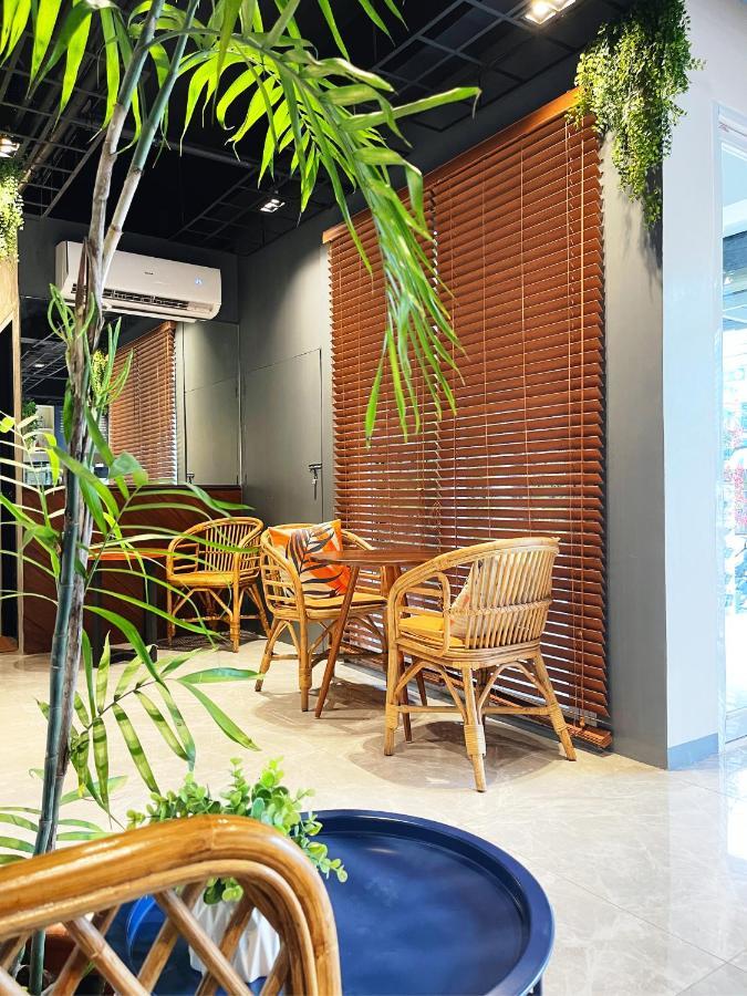 Airo Suites Makati Pasay Exterior foto