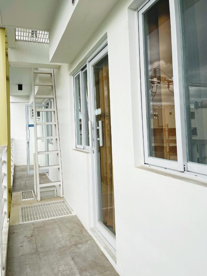 Airo Suites Makati Pasay Exterior foto